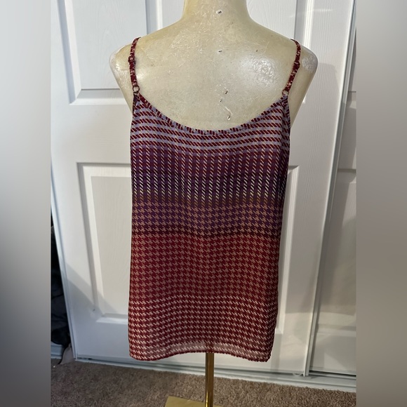 Like new Cabi #555 Houndstooth Pleated Cami
Top size small - Picture 4 of 7